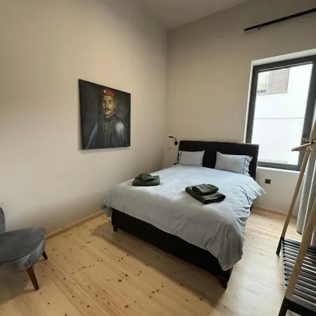 Amfikleias Earth Apartment *